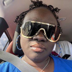 Meet your Posher, Ronicka